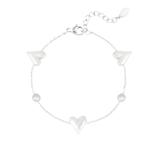Armband met drie harten en twee glinsterende steentjes van roestvrij staal