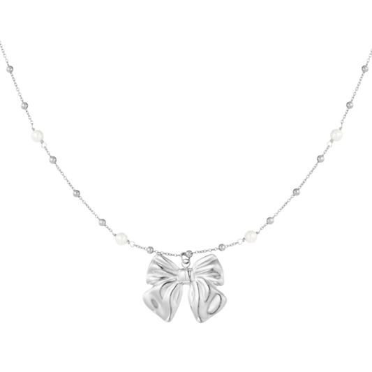 Zilveren ketting met strikhanger en pareldetails