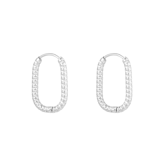 Ovale oorbellen met gehamerd reliëf in modern design