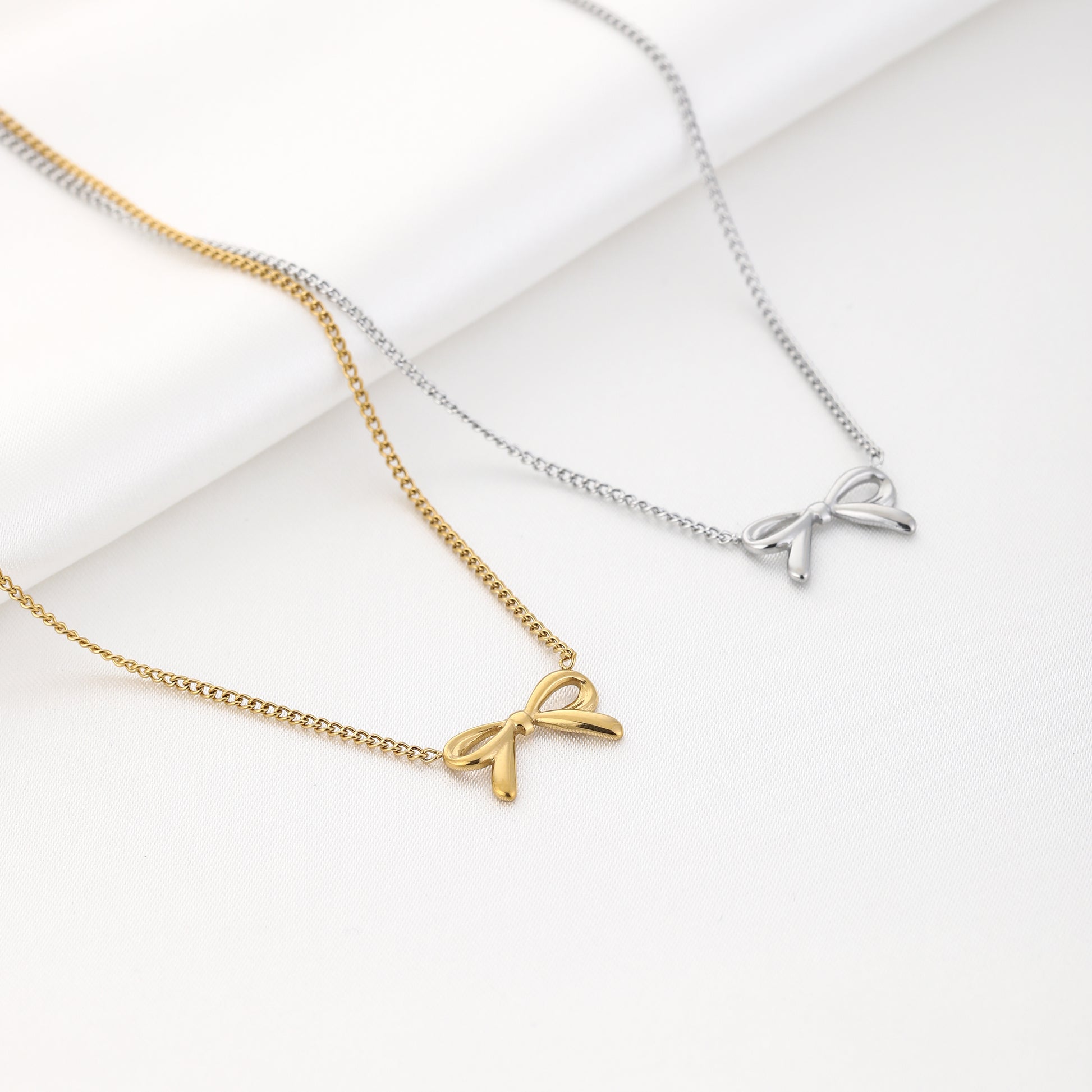 Minimalistische strikvormige stainless steel ketting