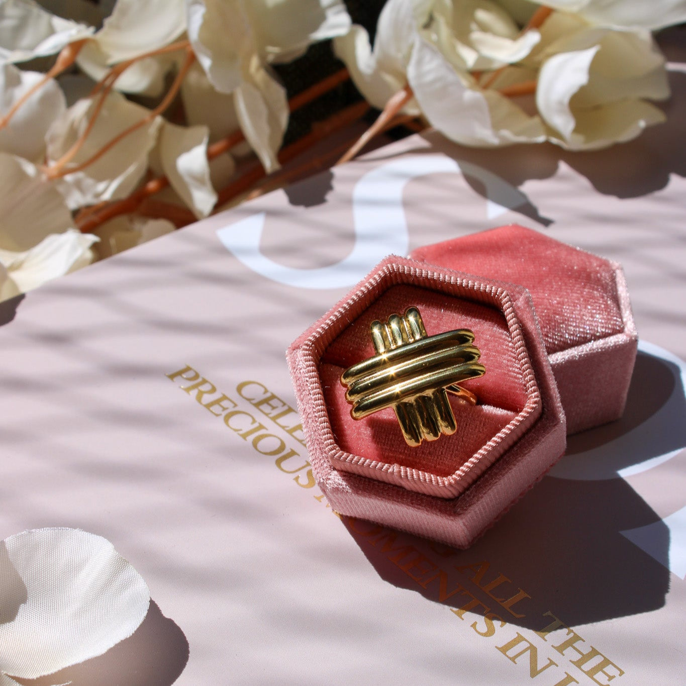 Gouden gevlochten ring van stainless steel