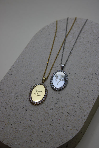Engraved Oval Charm Ketting