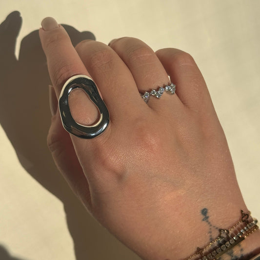 Fluid Oval Ring